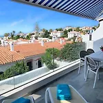 Wonderful House By The Sea