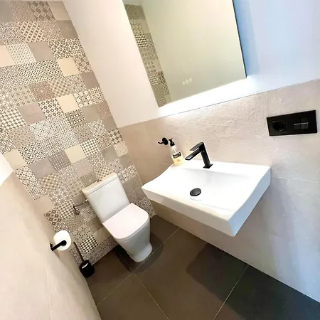 Wonderful House By The Sea נרחה