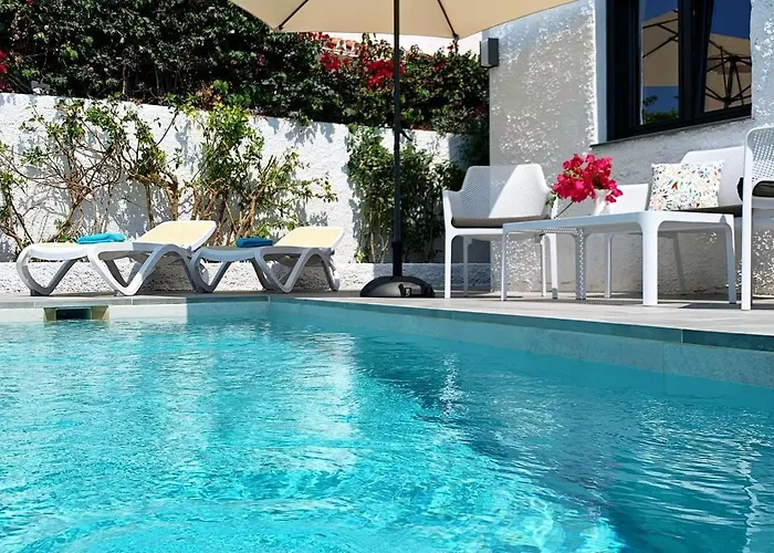 Wonderful House By The Sea